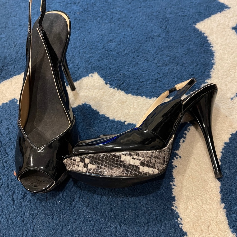 Black platform pump